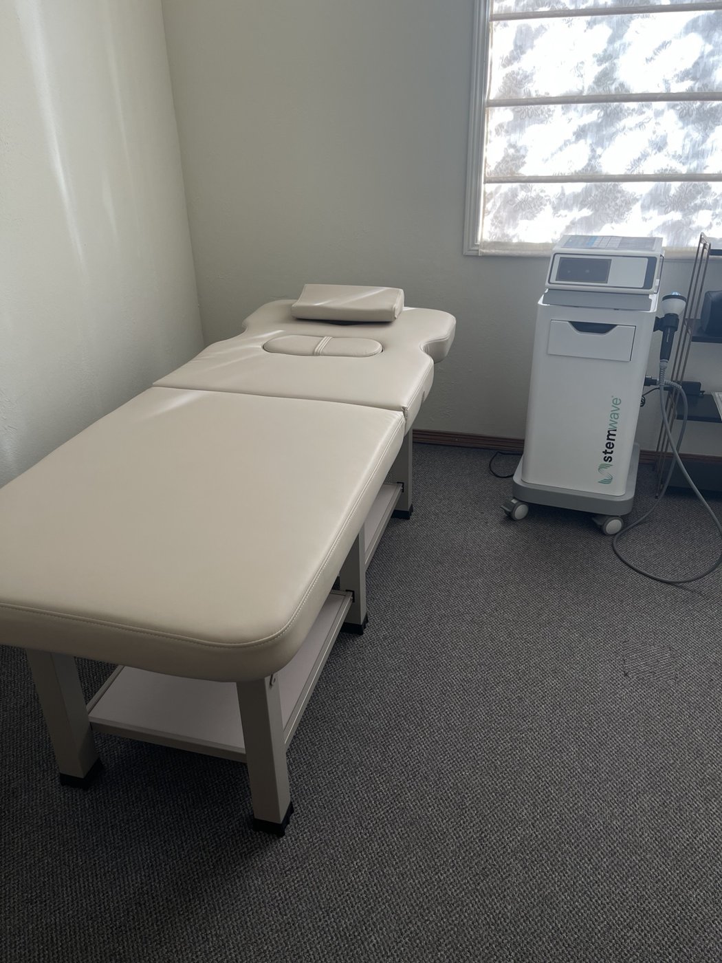Treatment table and StemWave equipment at ReSet